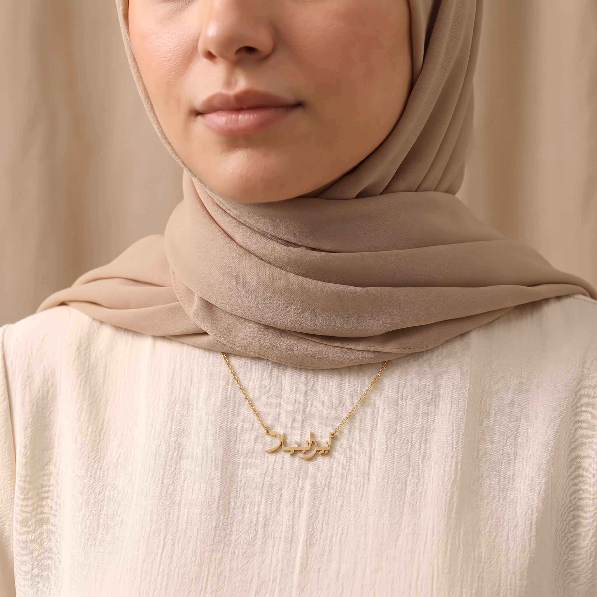 Isabella in Arabic Calligraphy Name Necklace