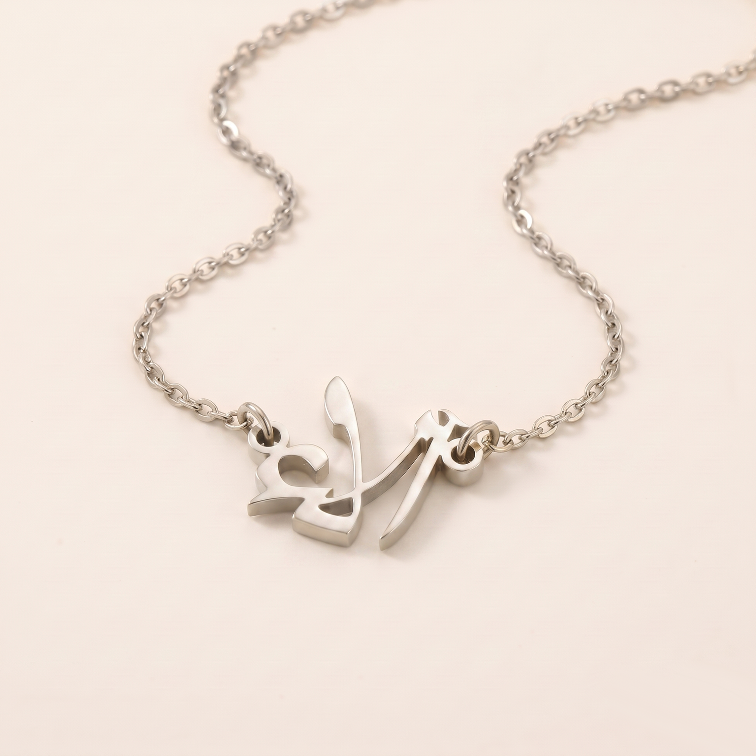 Alaa (آلاء) in Arabic Calligraphy Name Necklace