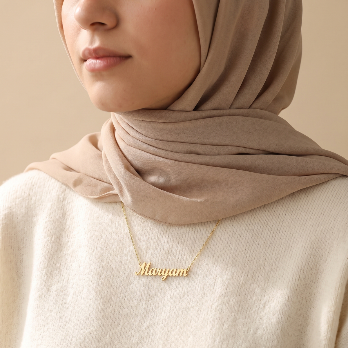 Custom English Name Necklace in Gold
