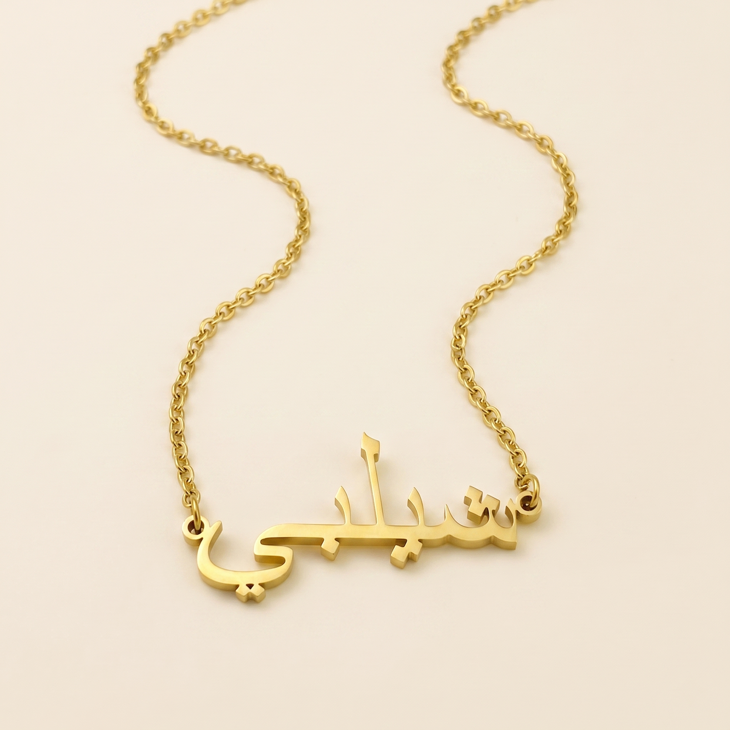 Shelby (شيلبي) in Calligraphy Arabic Name Necklace