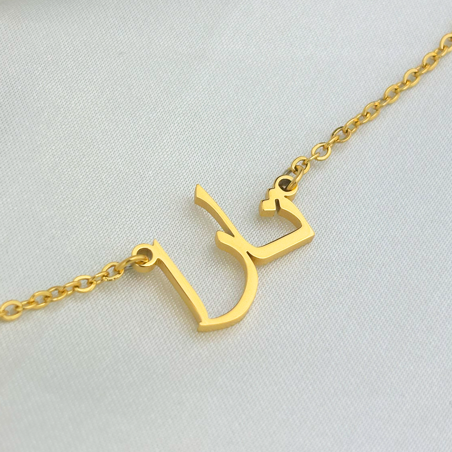 Tarra (تارا) in Arabic Name Necklace