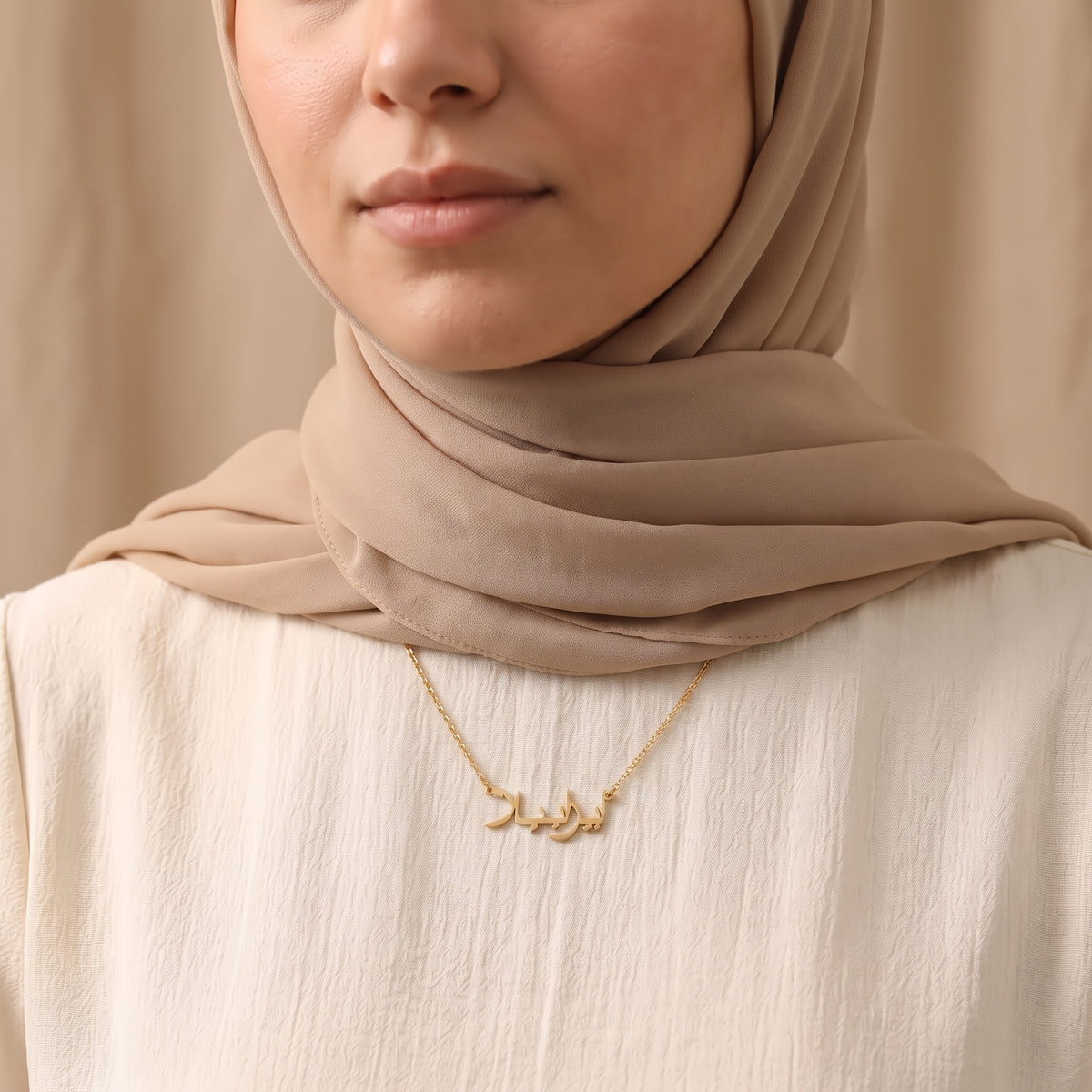 Isabella in Arabic Calligraphy Name Necklace